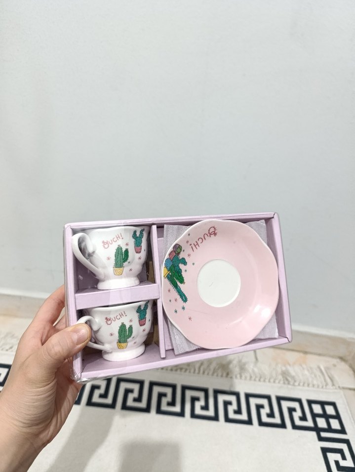 Pembe Kaktüs Desenli Porselen Fincan ve Tabağı - Görsel 2