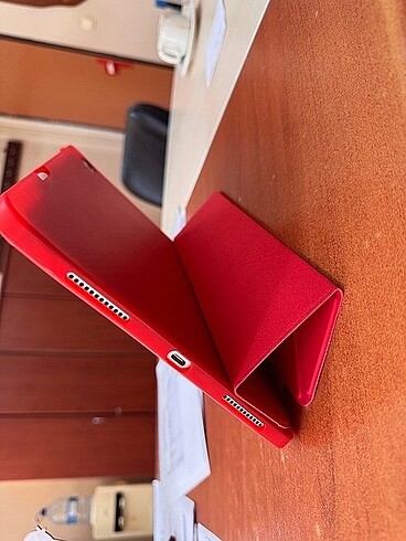 Beden kırmızı Renk İPad Air 6, kalem bölmeli kılıf.