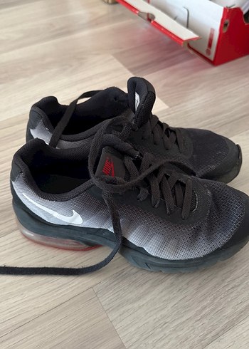 Nike Gri Bağcıklı Spor Ayakkabı