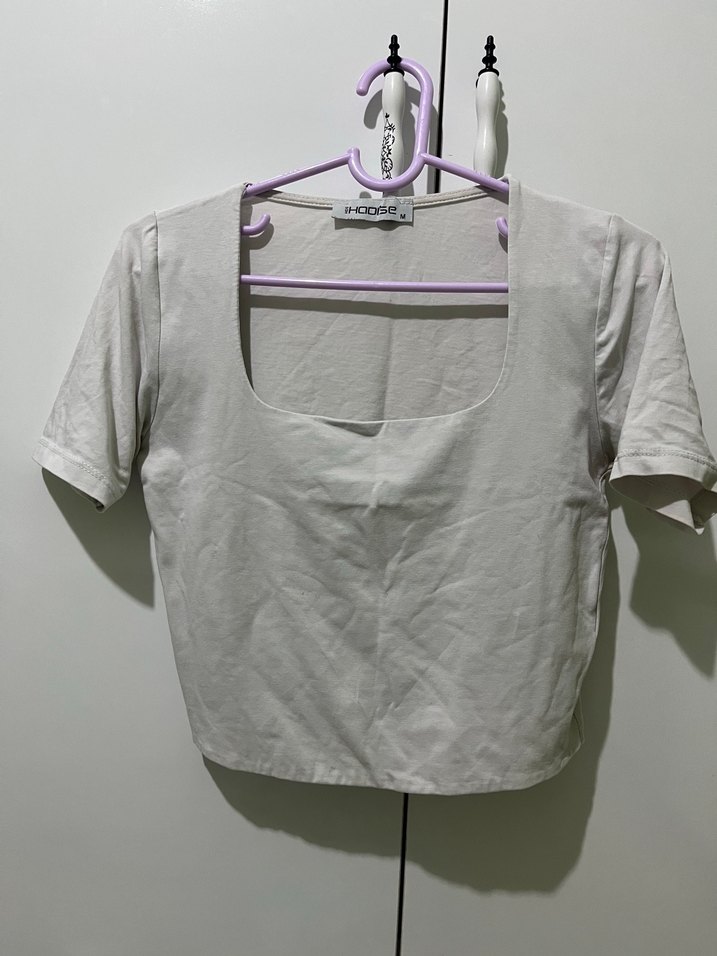 Siyah ve beyaz Kısa Kollu Crop Top - Görsel 2