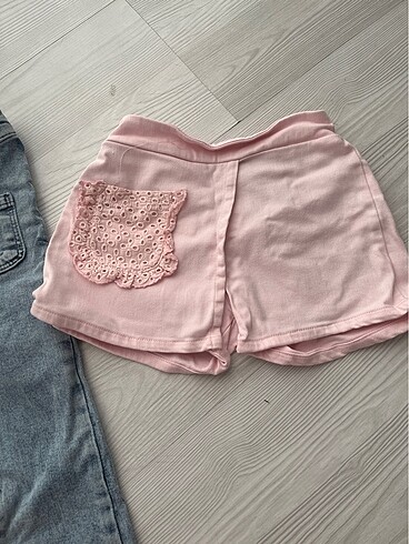 LC Waikiki İkisi tek fiyat jean 3/4 yaş şort 24/36 ay