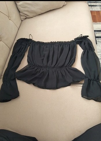 Uzun Kollu Siyah Fırfırlı Bluz