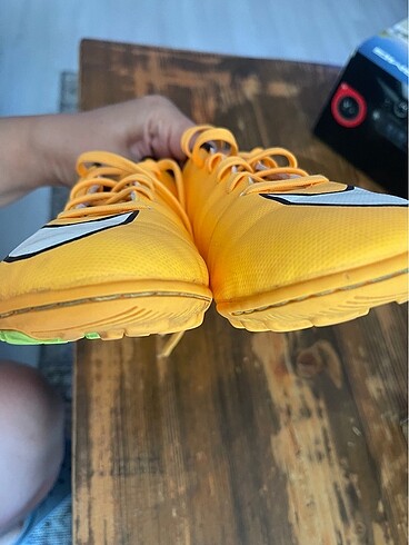 38 Beden turuncu Renk Nike krampon az kullanılmış 38 numara
