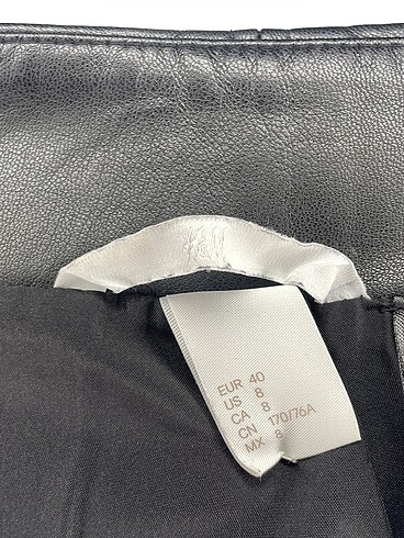 40 Beden siyah Renk H&M Mini Etek %70 İndirimli.