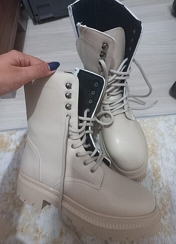 Krem Rengi Bot - Görsel 5