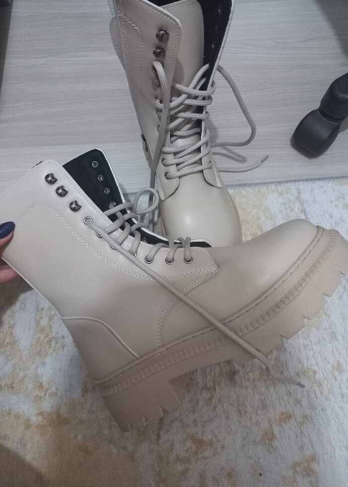 Krem Rengi Bot - Görsel 3