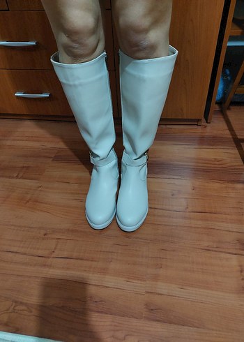 Bej Tokalı Kadın Dizüstü Bot - Görsel 2