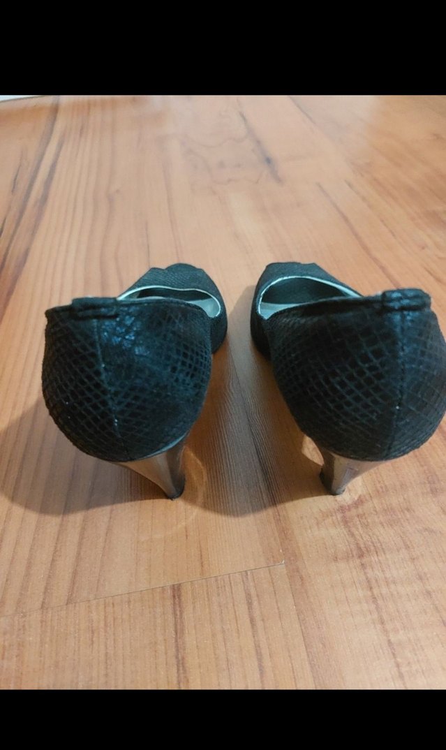 Yılan Desenli Siyah Parlak Topuklu Kadın Ayakkabı - Görsel 2