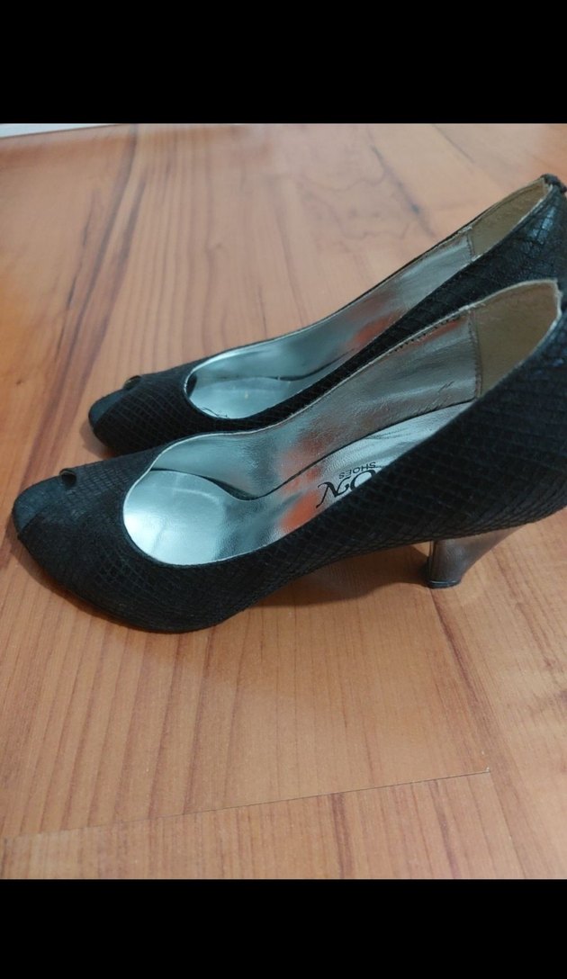 Yılan Desenli Siyah Parlak Topuklu Kadın Ayakkabı - Görsel 4