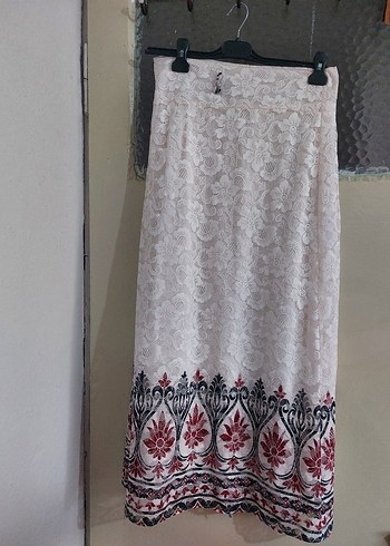 Nakışlı Dantelli Beyaz Uzun Etek - Görsel 6