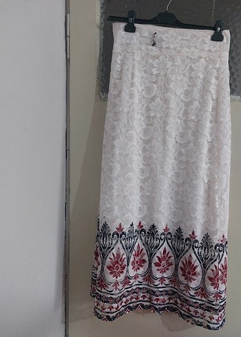 Nakışlı Dantelli Beyaz Uzun Etek - Görsel 5