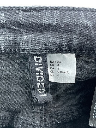 34 Beden siyah Renk H&M Mini Şort %70 İndirimli.