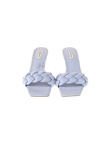 39 Beden Stradivarius Terlik %70 İndirimli.