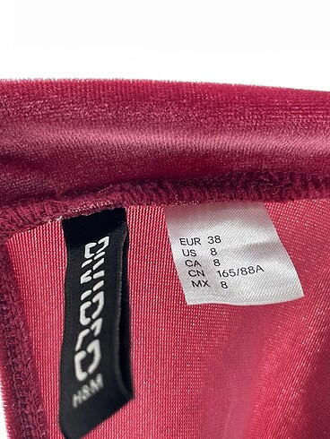 38 Beden kırmızı Renk H&M Kısa Elbise %70 İndirimli.