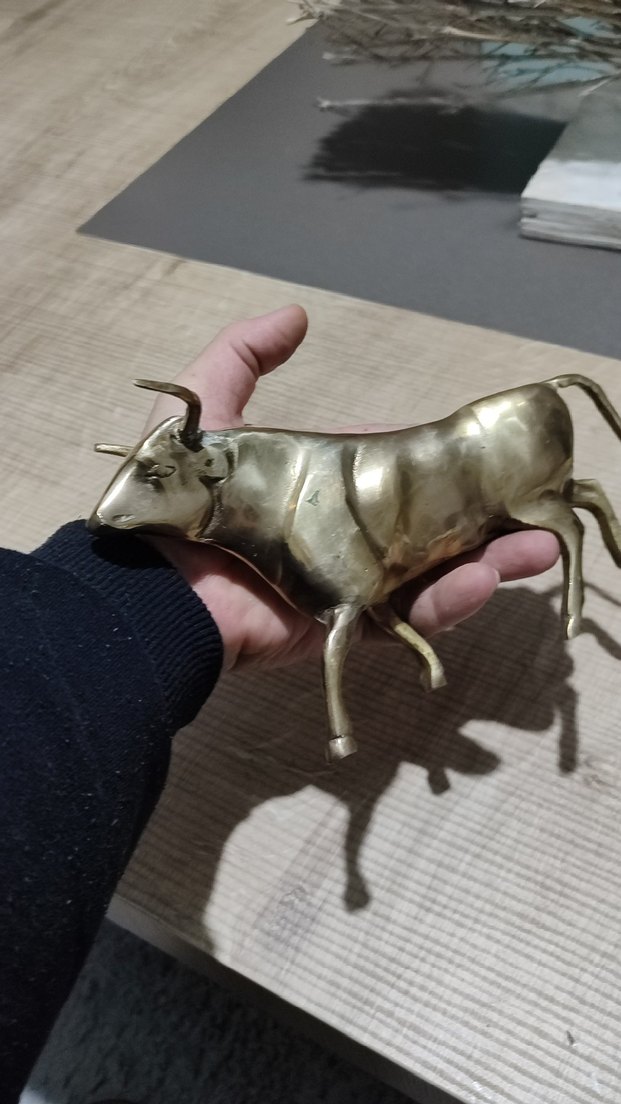 PİRİNÇ Parlak Altın Renkli Boğa Figürü - Görsel 3