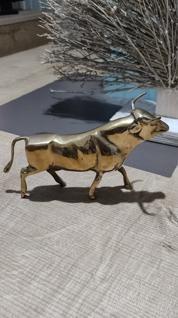 PİRİNÇ Parlak Altın Renkli Boğa Figürü - Görsel 2