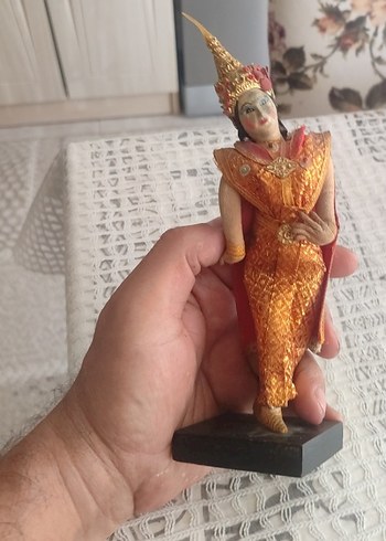 Diğer TAY DANSI YAPAN GELENEKSEL BİBLO