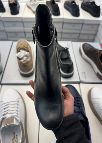 Orjinal Deri Siyah Tokalı Kadın Biker Bot 36 Numara - Görsel 2