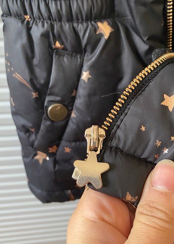 Kız Çocuk Siyah Yıldız Desenli Fermuarlı Yelek - Görsel 2