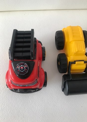 Renkli Kırmızı Oyuncak Kamyon ve Yol Silindiri - Görsel 3