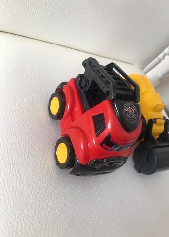 Renkli Kırmızı Oyuncak Kamyon ve Yol Silindiri - Görsel 2