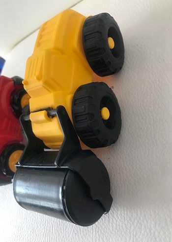 Renkli Kırmızı Oyuncak Kamyon ve Yol Silindiri - Görsel 4