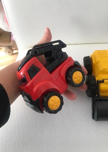 Renkli Kırmızı Oyuncak Kamyon ve Yol Silindiri - Görsel 5