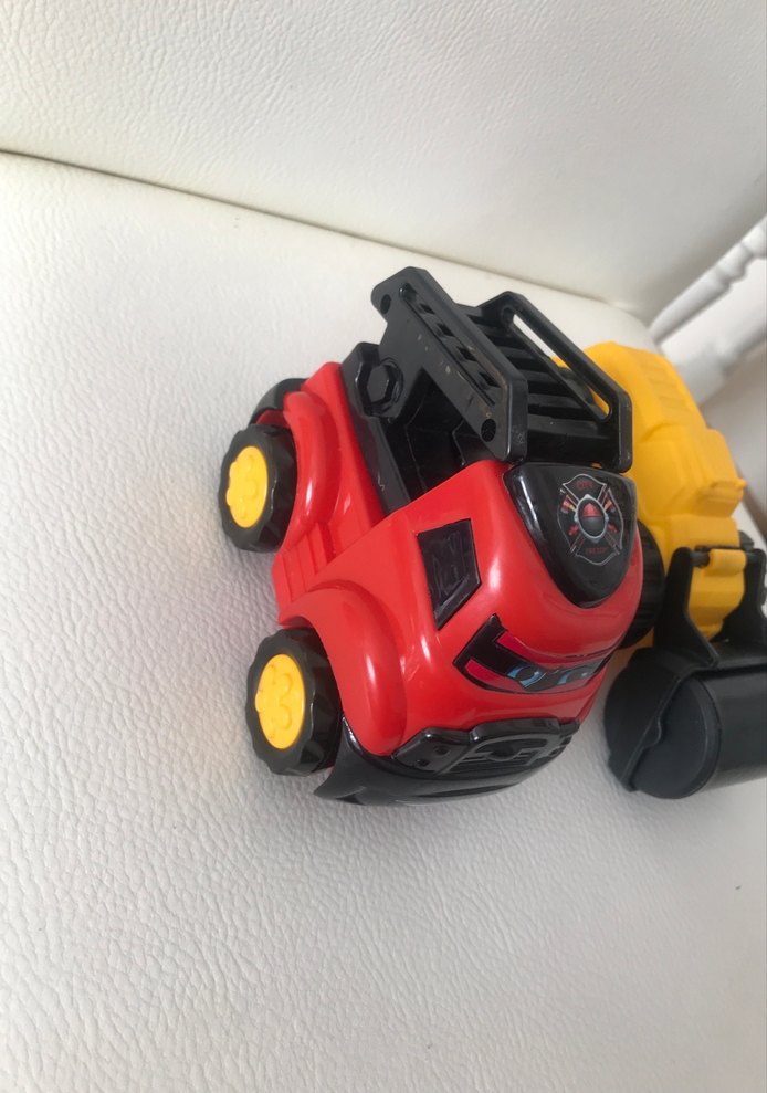 Renkli Kırmızı Oyuncak Kamyon ve Yol Silindiri - Görsel 2