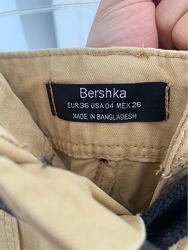 36 Beden Bershka kemerli şort