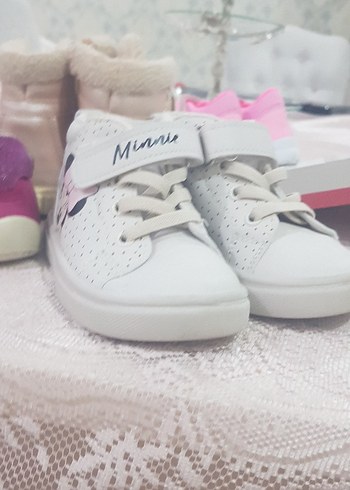 Beyaz Minnie Baskılı Kız Çocuk Spor Ayakkabı - Görsel 2