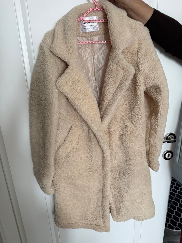 Bej Peluş Kadın Kaban - Görsel 2