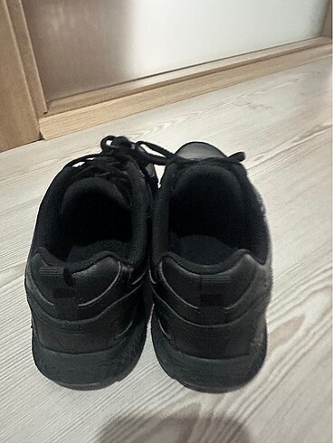38,5 Beden Skechers ayakkabı