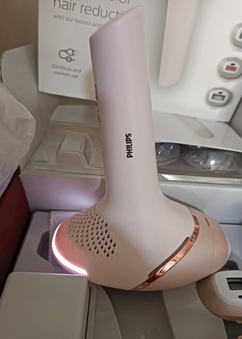 Lazer epilasyon aleti şarjlı ve kablolu çalışıyor