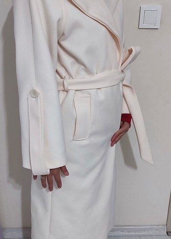Düğmeli Beyaz Kadın Uzun Kaban - Görsel 3