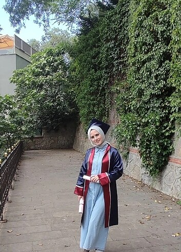 Mezuniyet için kep ve cübbe