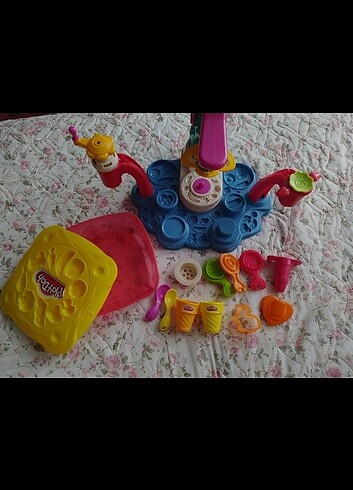 Play Doh dondurma makinesi 
