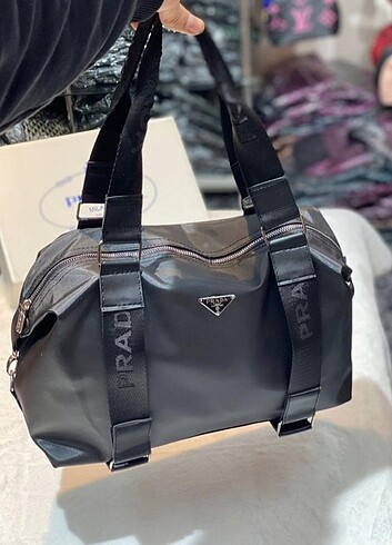 Prada valiz model kol çantası 