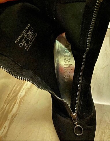 39 Beden Bershka süet topuklu bot.