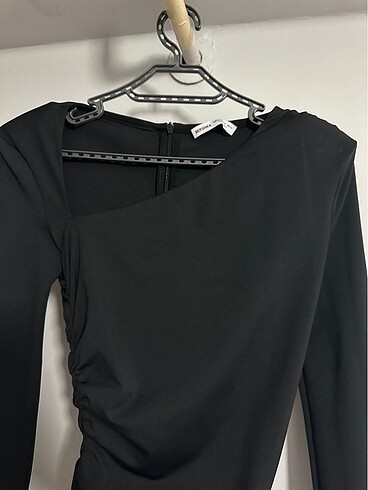 xs Beden BERSHKA siyah mini asimetrik yaka elbise