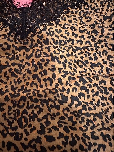 m Beden camel Renk BERSHKA leoparlı askılı üst