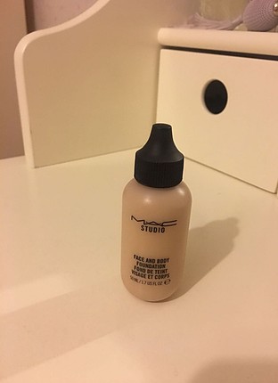 Mac face and body fondoten