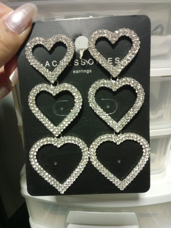 Sıralı Parlak Kalp Küpeler - Görsel 2