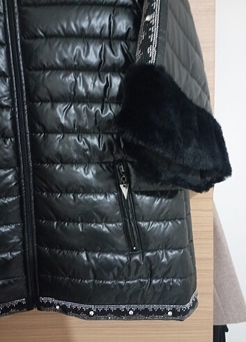 Taşlı ve kürk detaylı şişme mont - Görsel 7