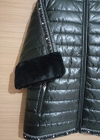 Taşlı ve kürk detaylı şişme mont - Görsel 8