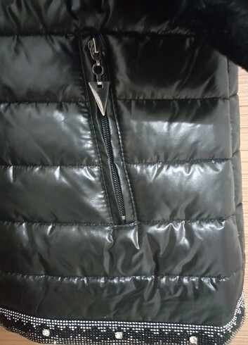 Taşlı ve kürk detaylı şişme mont - Görsel 13