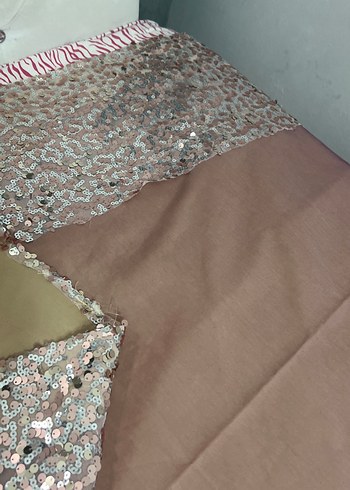 Pembe İşlemeli Parlak Yatak Örtüsü - Görsel 4