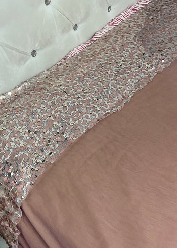 Pembe İşlemeli Parlak Yatak Örtüsü - Görsel 2