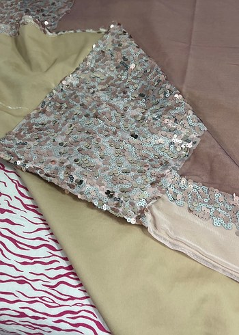 Pembe İşlemeli Parlak Yatak Örtüsü - Görsel 3