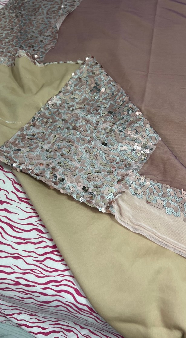 Pembe İşlemeli Parlak Yatak Örtüsü - Görsel 3