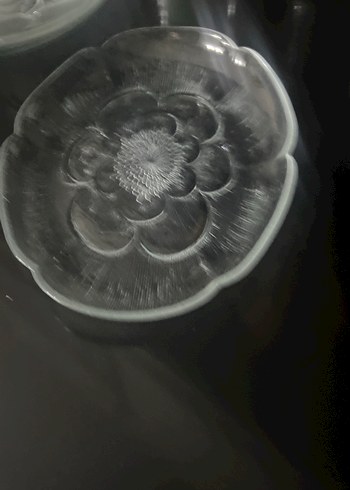 Çiçek Desenli Bej Cam Tabak - Görsel 4